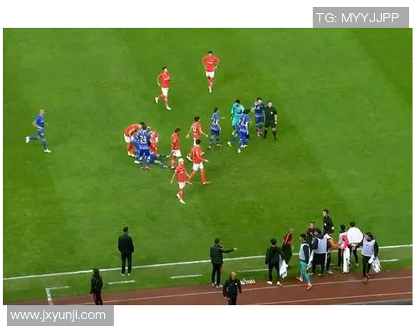 友谊赛平局收官里昂与巴黎圣日耳曼争议判罚引发全场热议