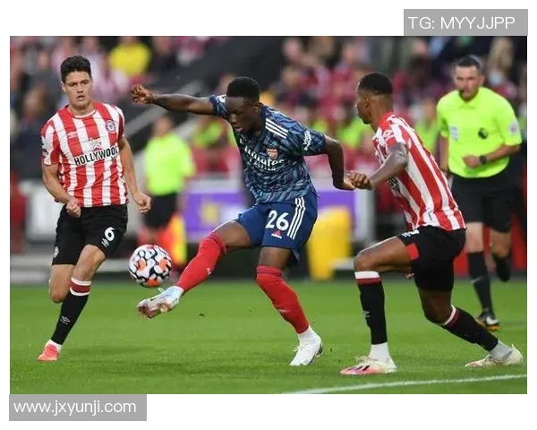 英超精彩对决巴黎圣日耳曼与里昂战平绝杀瞬间引发全场热烈反响